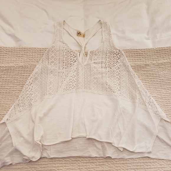 Lot of 3 Beachy Tank Tops - Picture 3 of 14